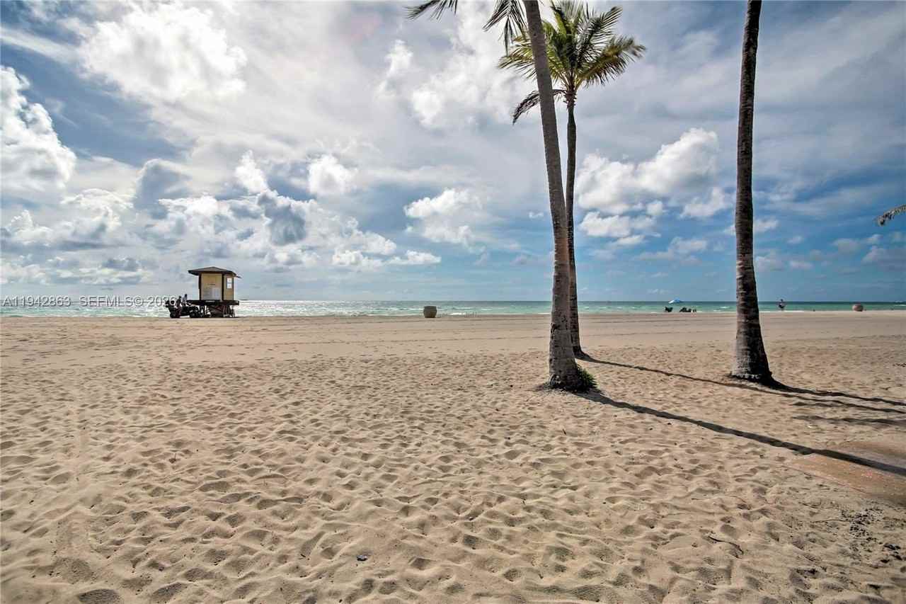 801 S Ocean Dr #1004 - Photo 6 of 37
