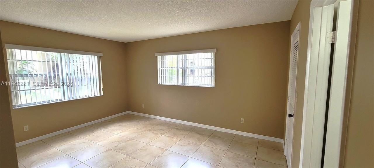 9004 Sw 137th St #B - Photo 5 of 14