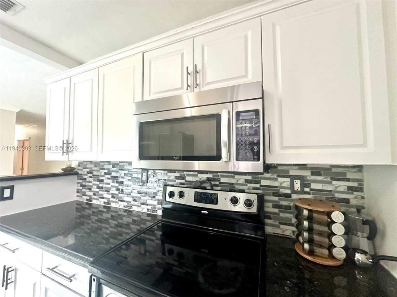 7021 Scott St - Photo 3 of 16