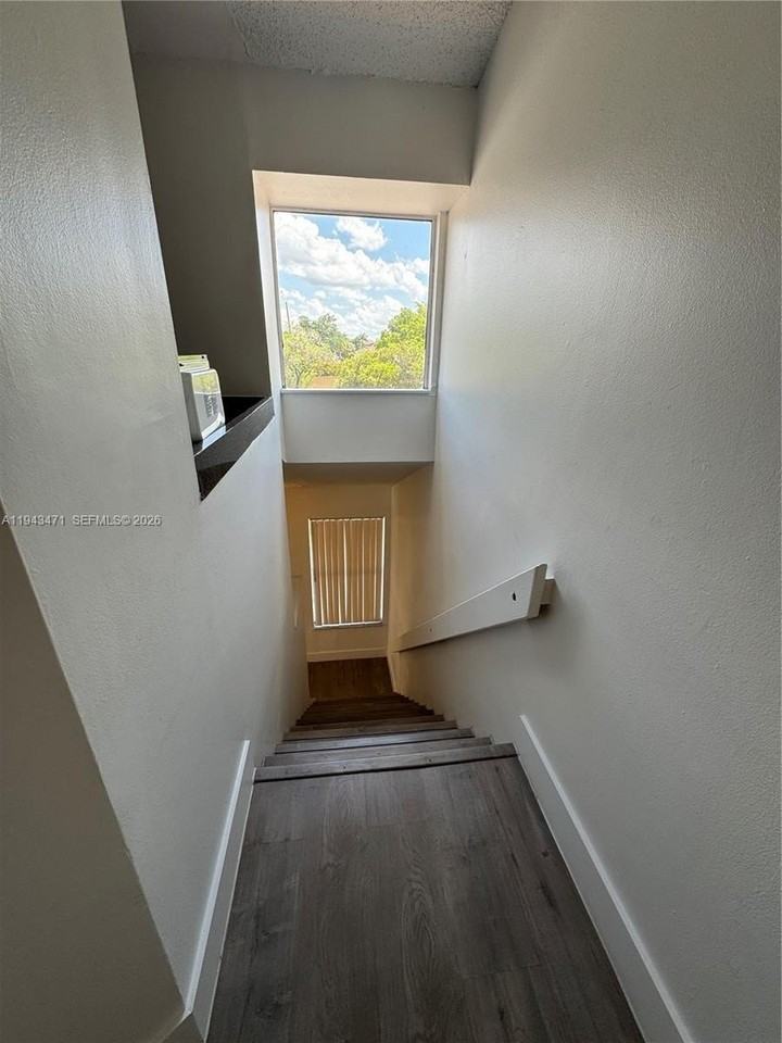 2267 Sw 80th Ter #0 - Photo 5 of 23