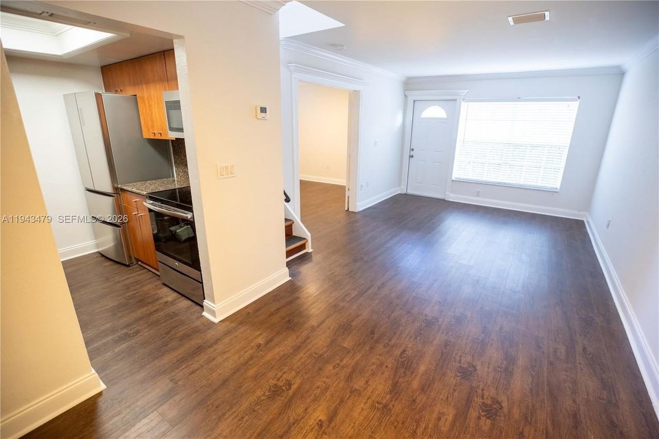 3171 Virginia St - Photo 4 of 15