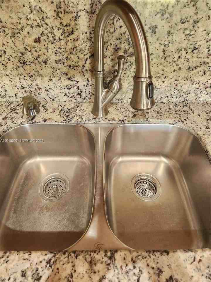 18303 Sw 139th Pl - Photo 7 of 19