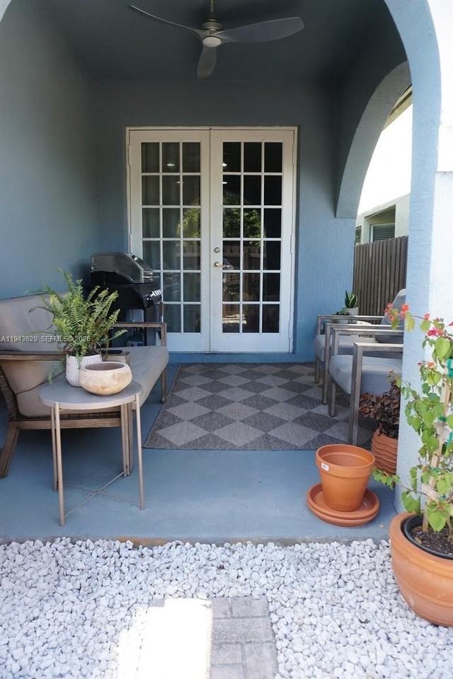 1139 Ne 3rd Ave - Photo 4 of 31