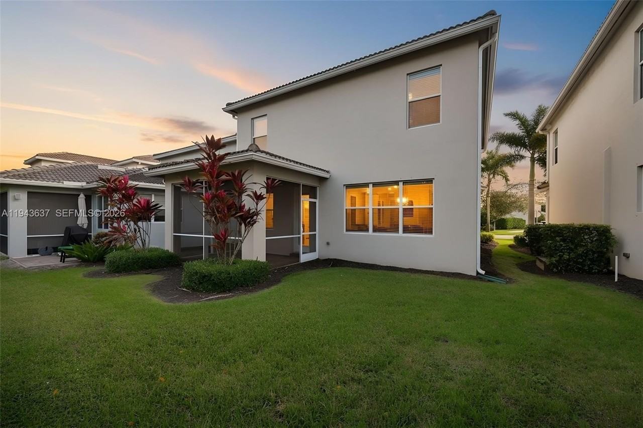 964 Banyan Dr - Photo 3 of 50