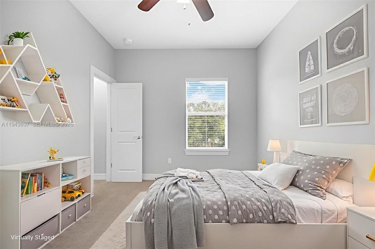 964 Banyan Dr - Photo 5 of 50