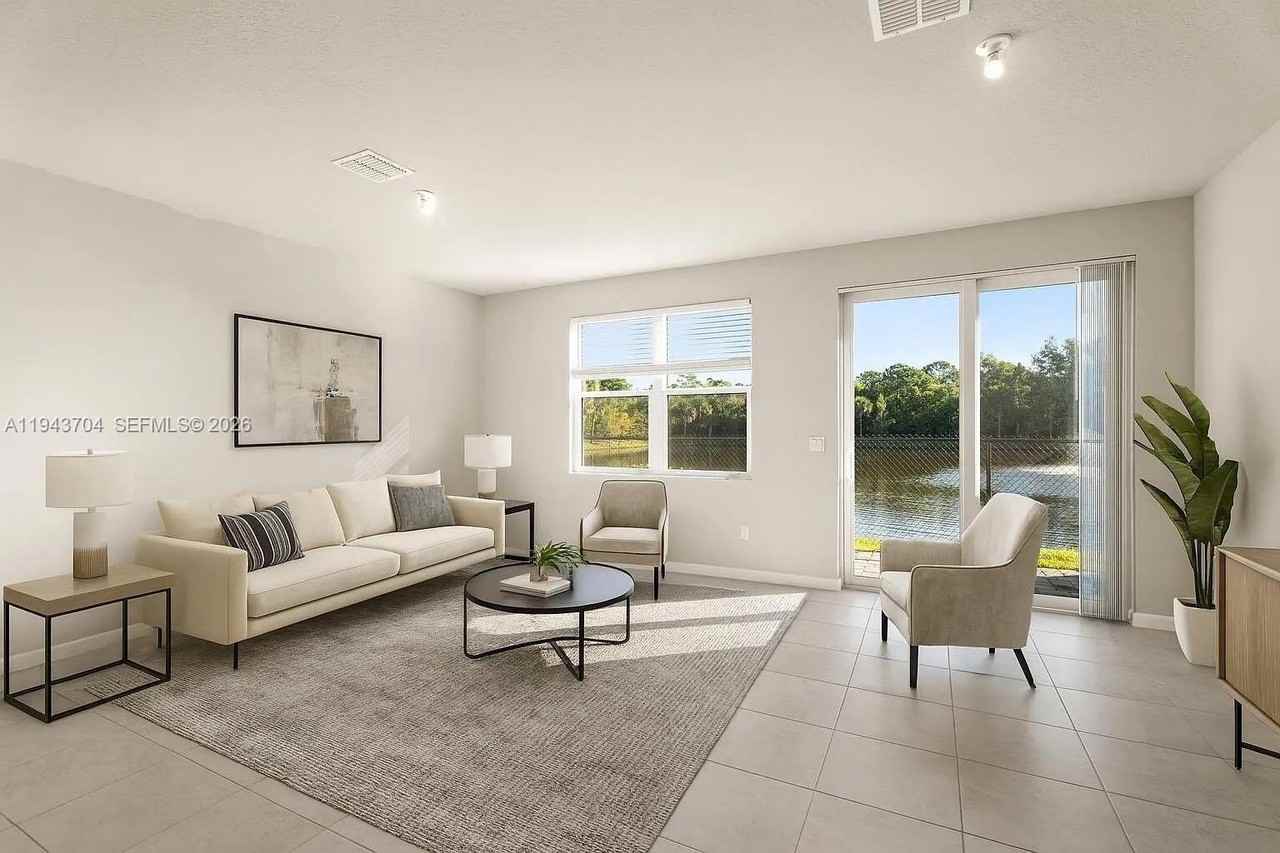 3939 Se Mentmore Ln #3939 - Photo 3 of 37