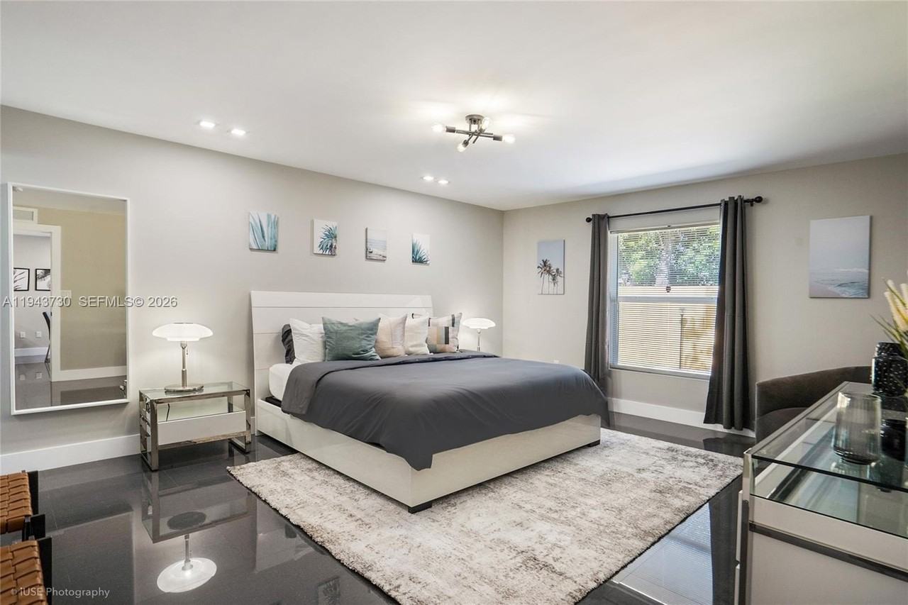 1035 Nw 48th St - Photo 7 of 29