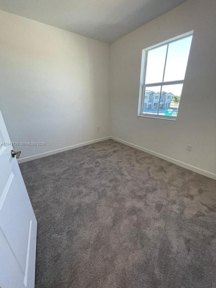 2634 Se 11th Ct #2634 - Photo 3 of 20