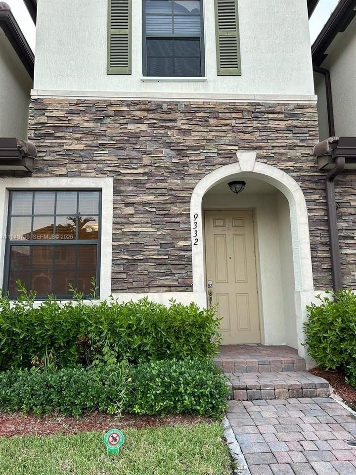 9332 W 33rd Ln #9332 - Photo 2 of 29