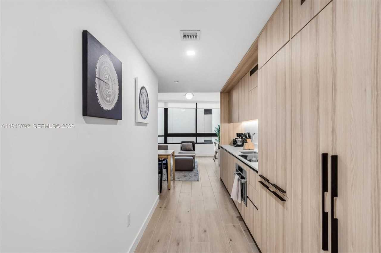 225 N Miami Ave #301