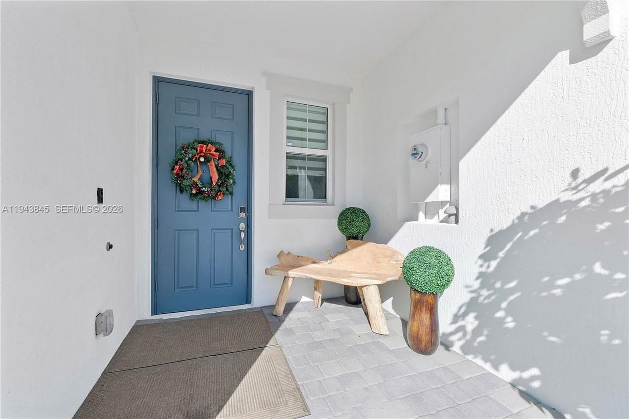 1827 Sandpiper Pointe Pl - Photo 2 of 48