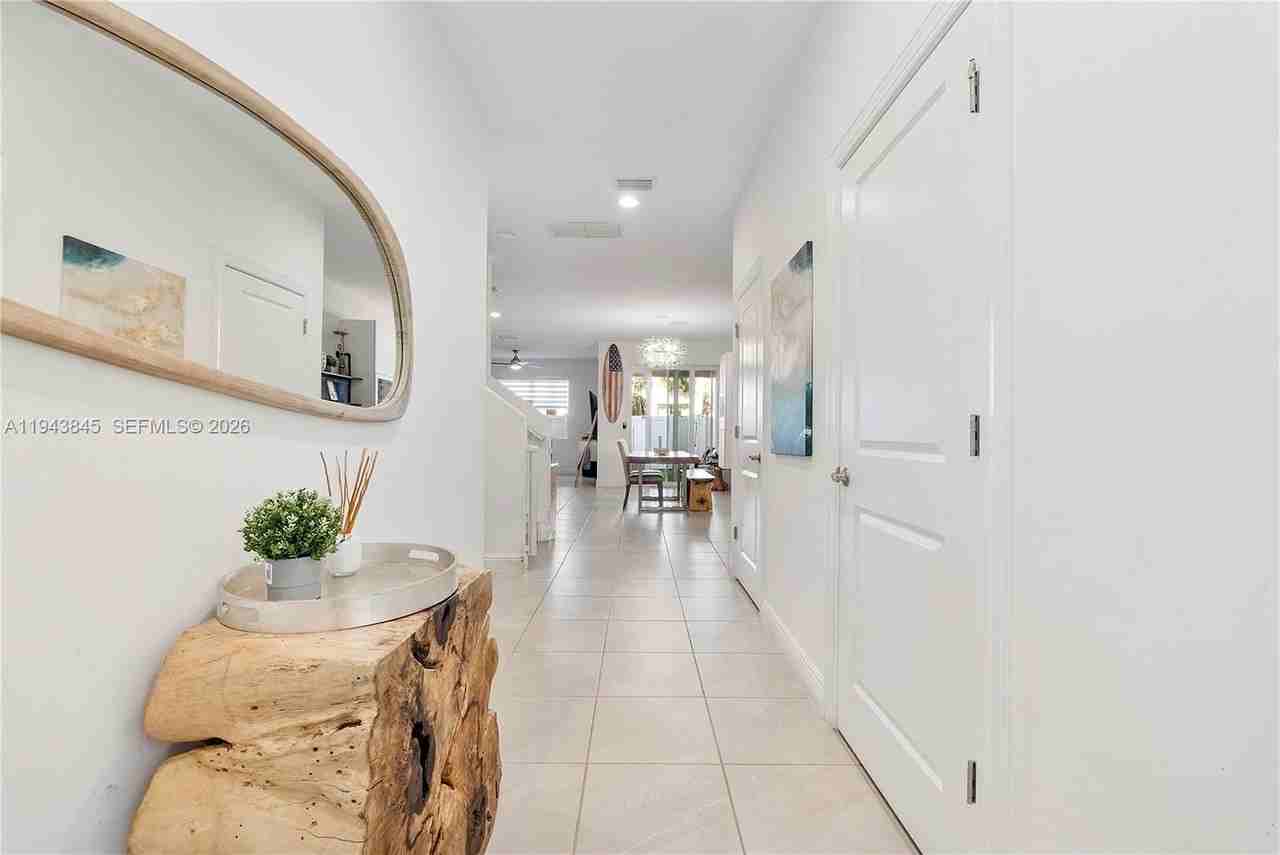 1827 Sandpiper Pointe Pl - Photo 5 of 48