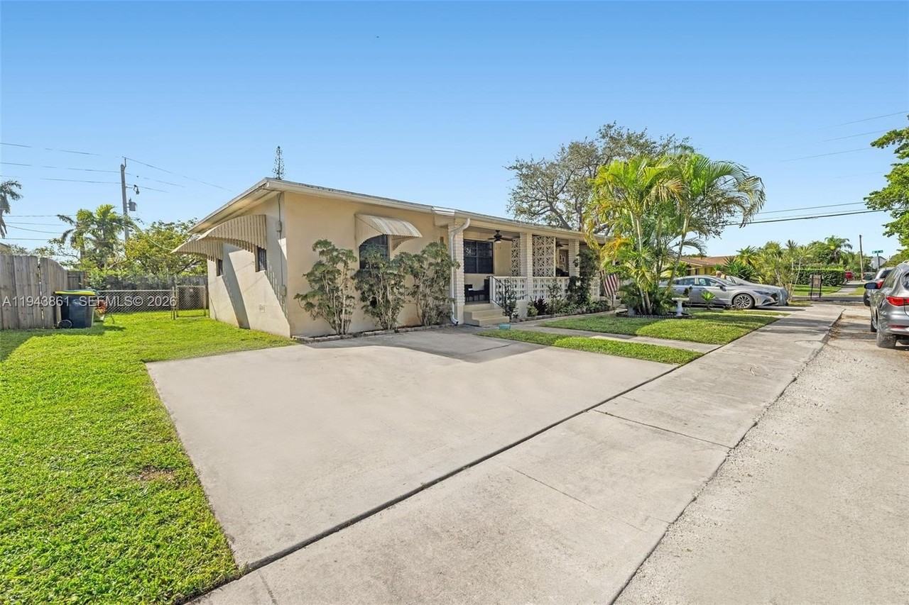 206 Se 5th St - Photo 2 of 26