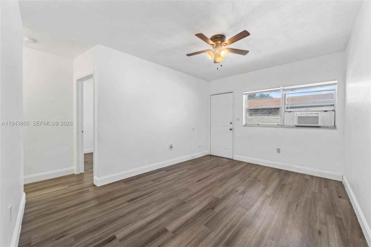 15940 Ne 19th Ct #3 - Photo 3 of 14