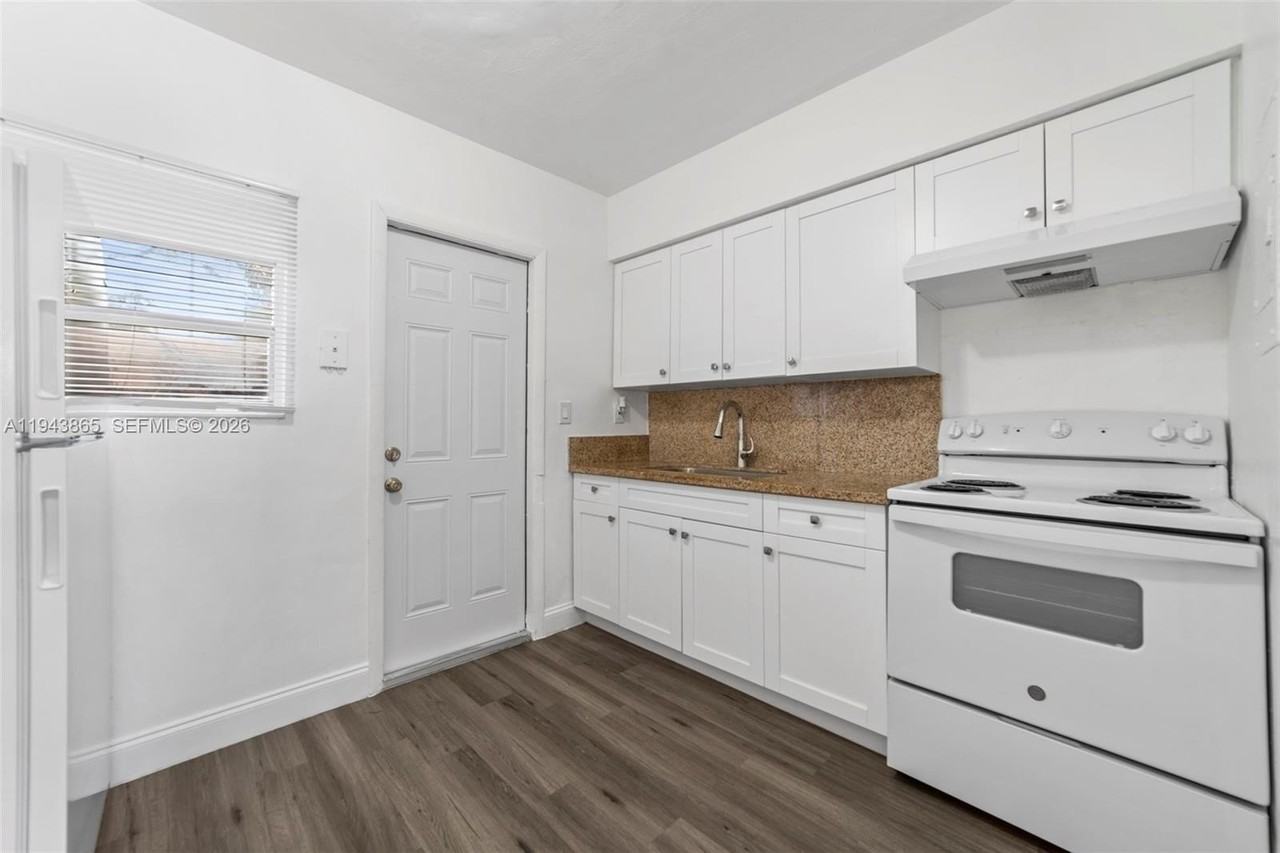 15940 Ne 19th Ct #3 - Photo 7 of 14