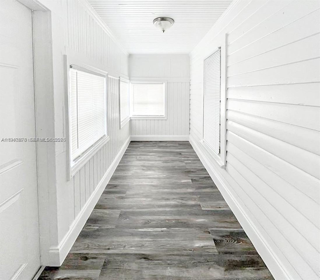 1022 22nd St - Photo 2 of 16