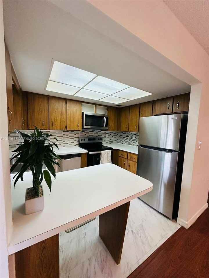 414 Se 14th St #6 - Photo 2 of 19