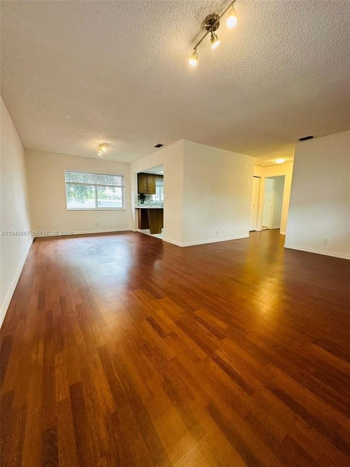 414 Se 14th St #6 - Photo 4 of 19