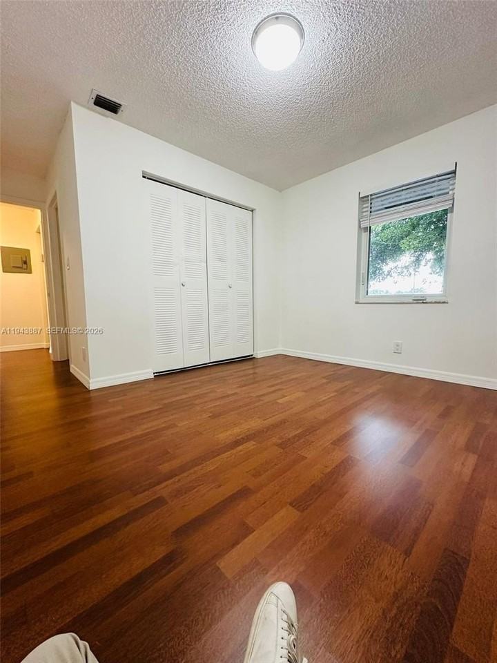 414 Se 14th St #6 - Photo 6 of 19