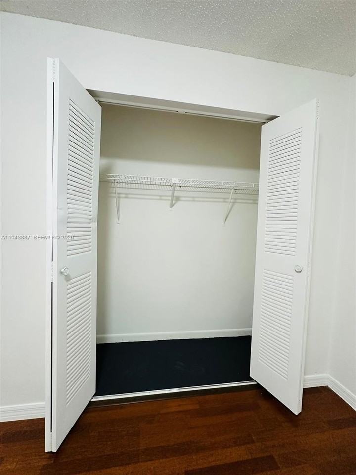 414 Se 14th St #6 - Photo 7 of 19