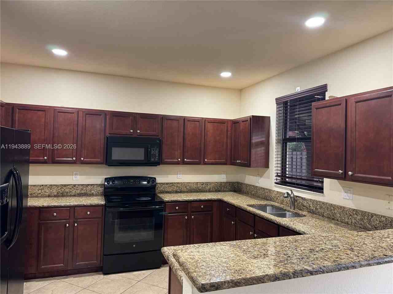 9132 Sw 227th Ln - Photo 5 of 50