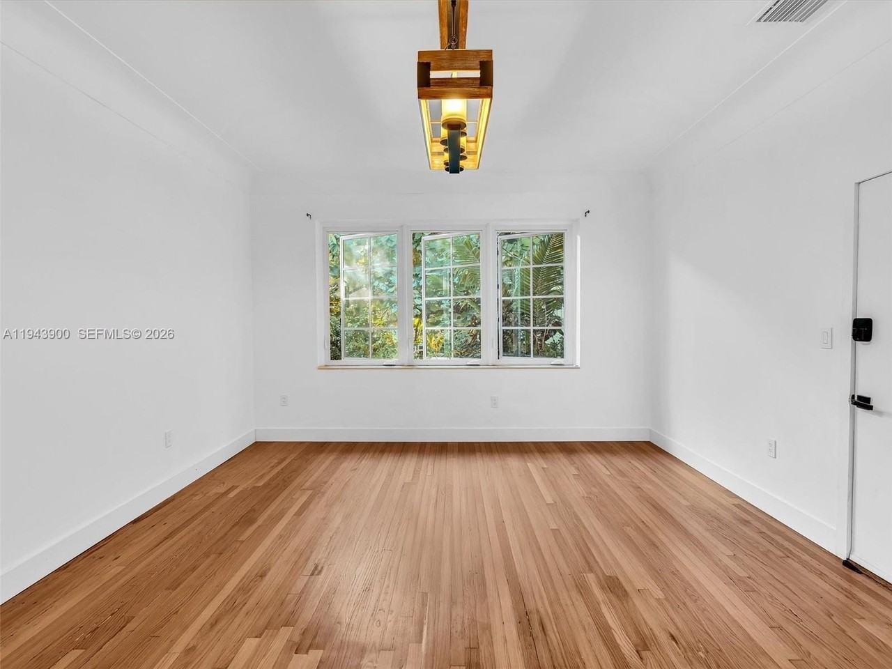 910 Lenox Ave #3 - Photo 2 of 31