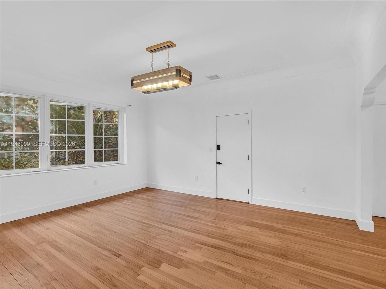 910 Lenox Ave #3 - Photo 3 of 31