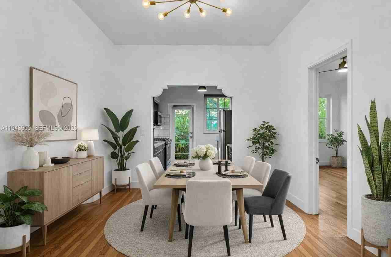 910 Lenox Ave #3 - Photo 5 of 31