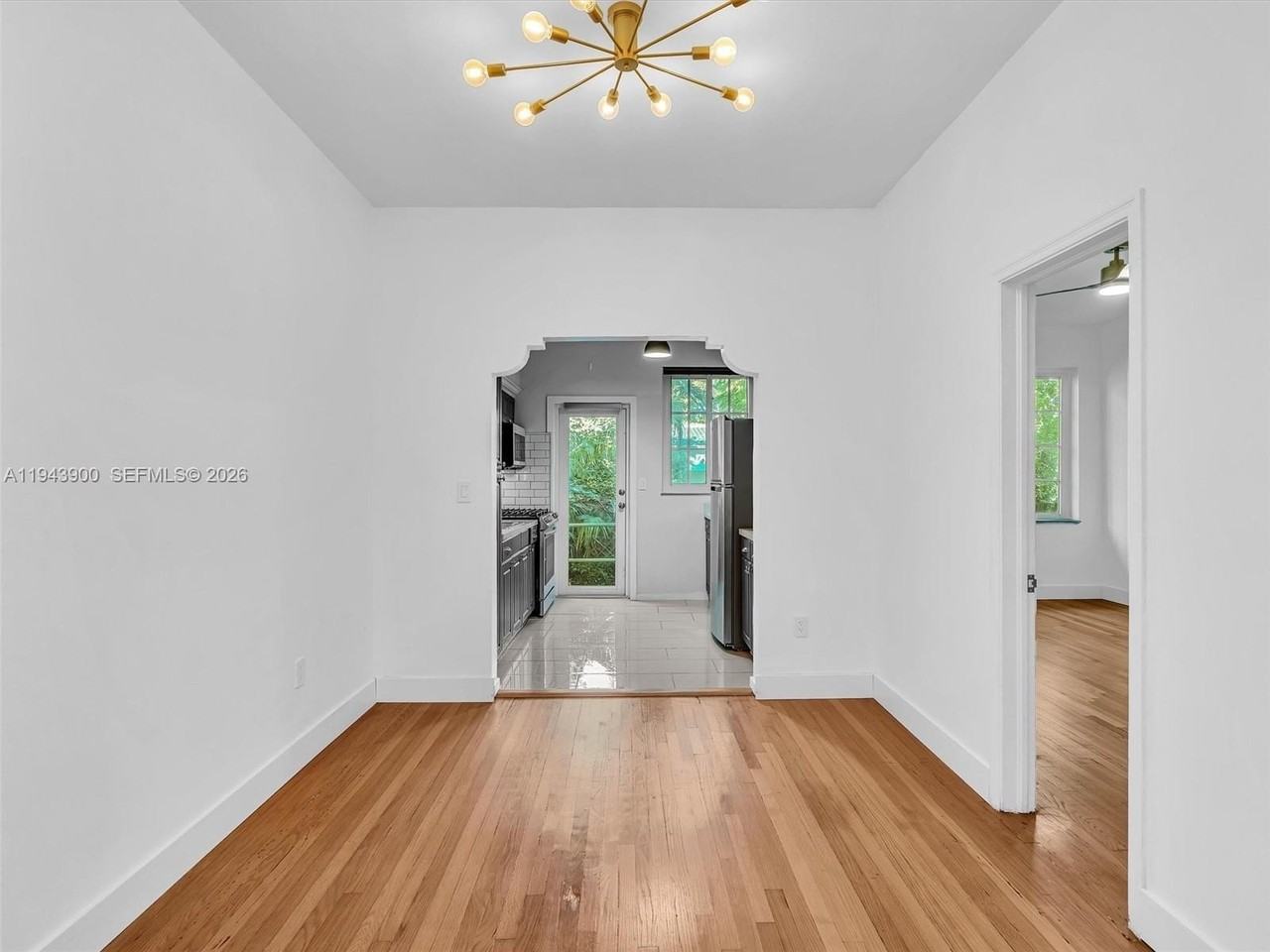 910 Lenox Ave #3 - Photo 6 of 31