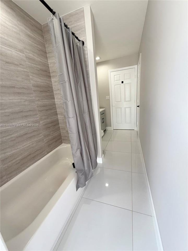 20530 Sw 316th St #A - Photo 3 of 7