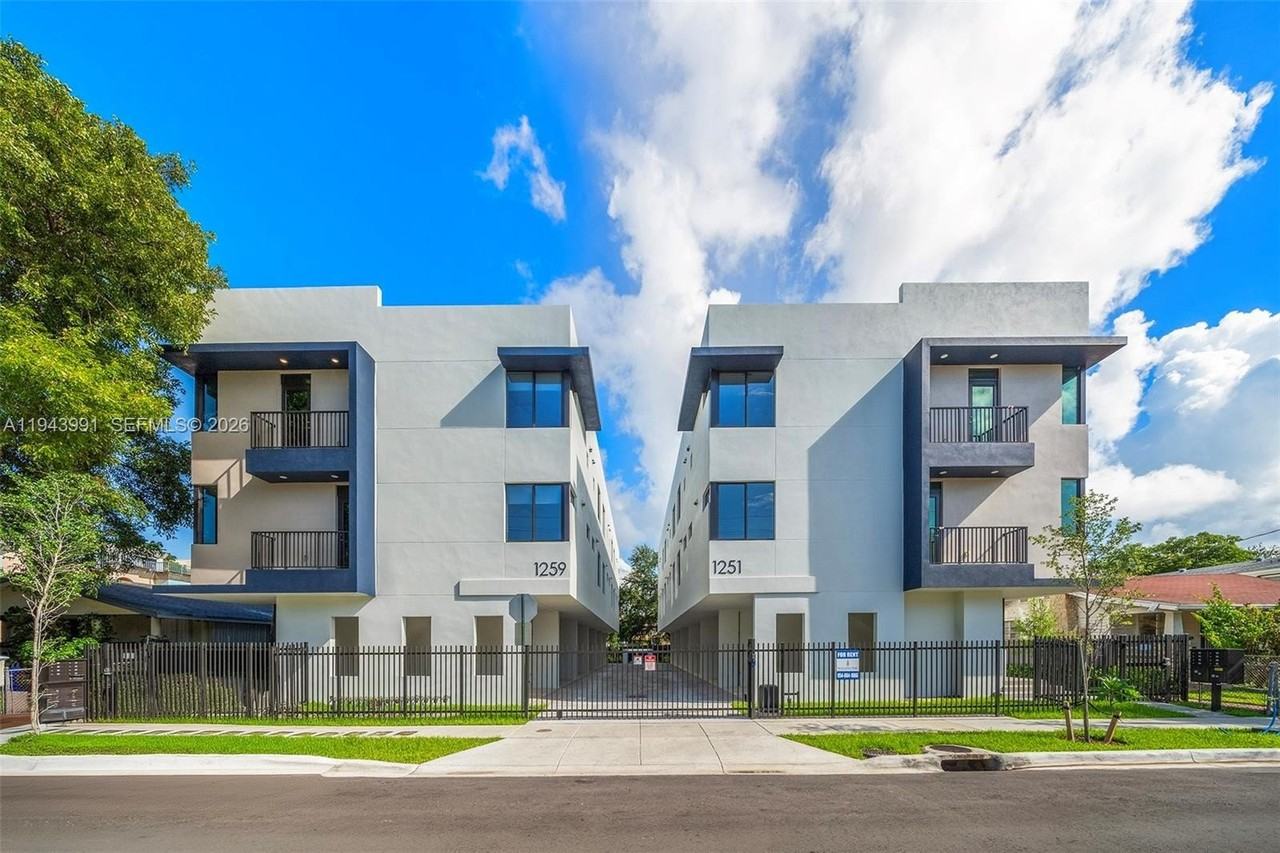 1259 Sw 3rd St #5 - Photo 2 of 18