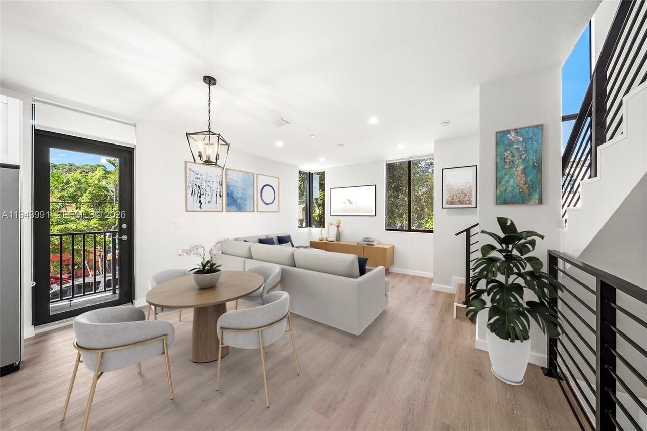 1259 Sw 3rd St #5 - Photo 4 of 18