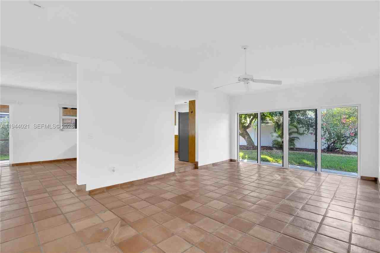 10514 Sw 127th Ct #10514 - Photo 6 of 36