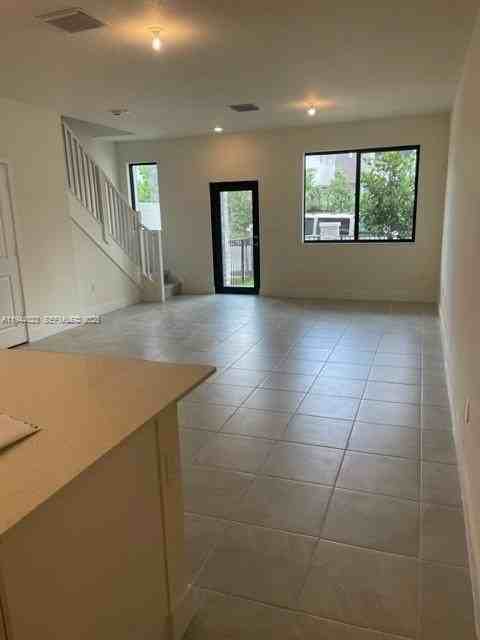 8286 Nw 43rd St #8286 - Photo 5 of 24