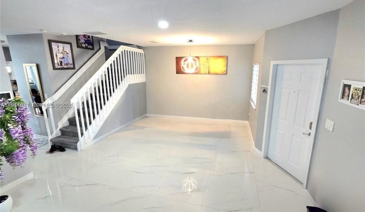 2924 Se 15th Ave - Photo 2 of 12