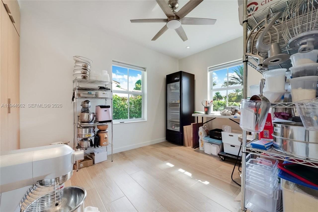 6356 Sw 14th St - Photo 3 of 15