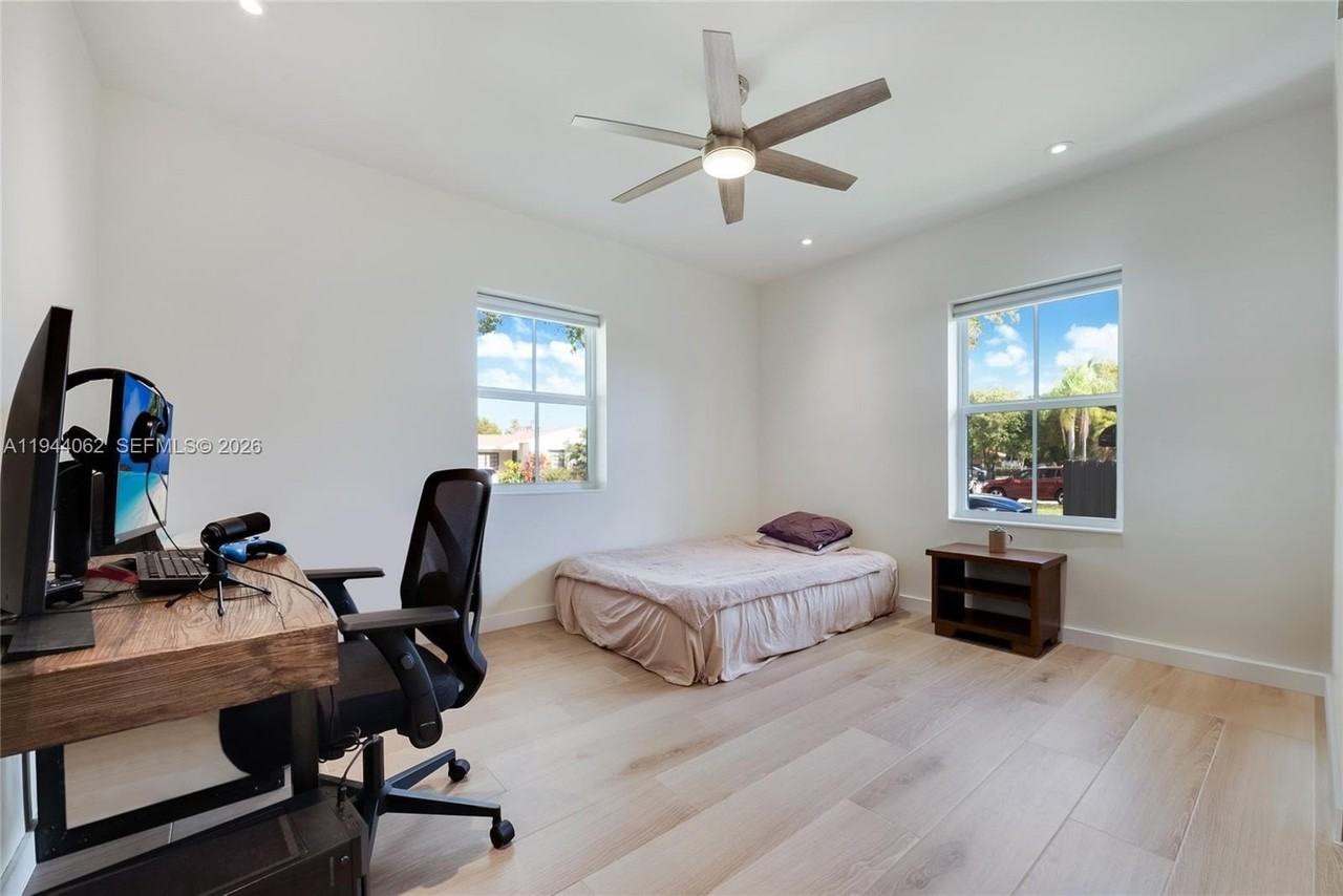 6356 Sw 14th St - Photo 5 of 15