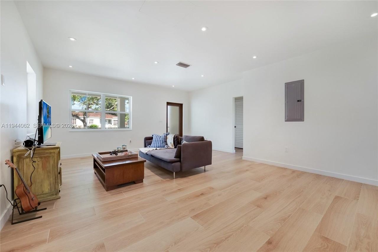 6356 Sw 14th St - Photo 7 of 15