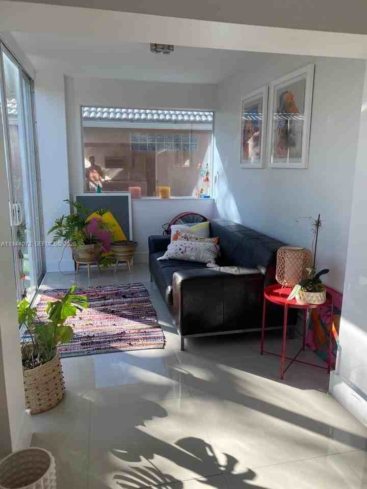 5261 Sw 154th Pl - Photo 5 of 18