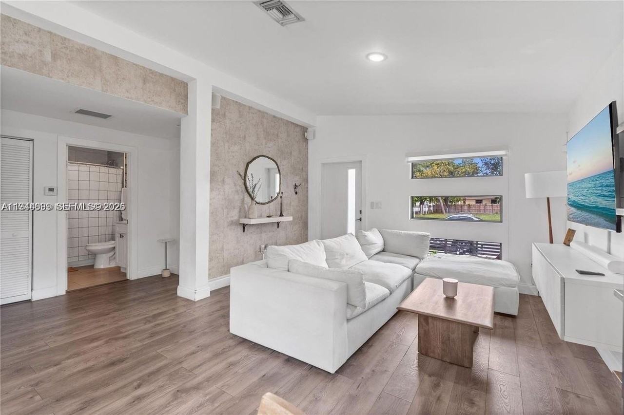 944 Nw 64th St - Photo 2 of 19