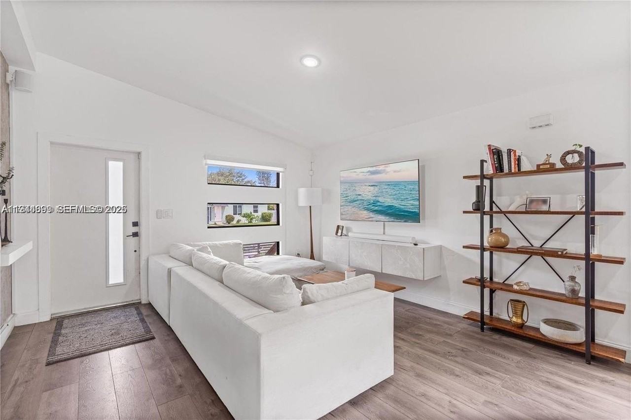 944 Nw 64th St - Photo 3 of 19