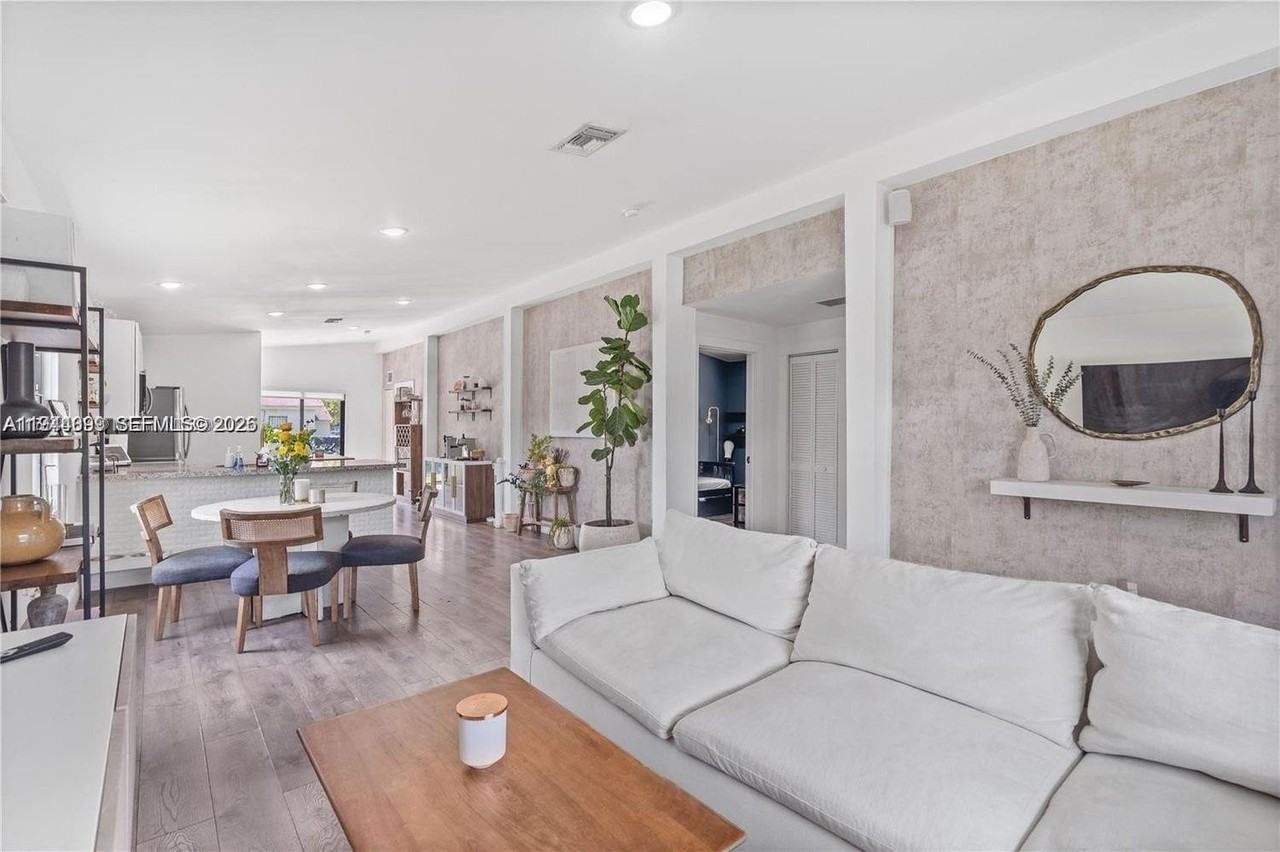 944 Nw 64th St - Photo 4 of 19