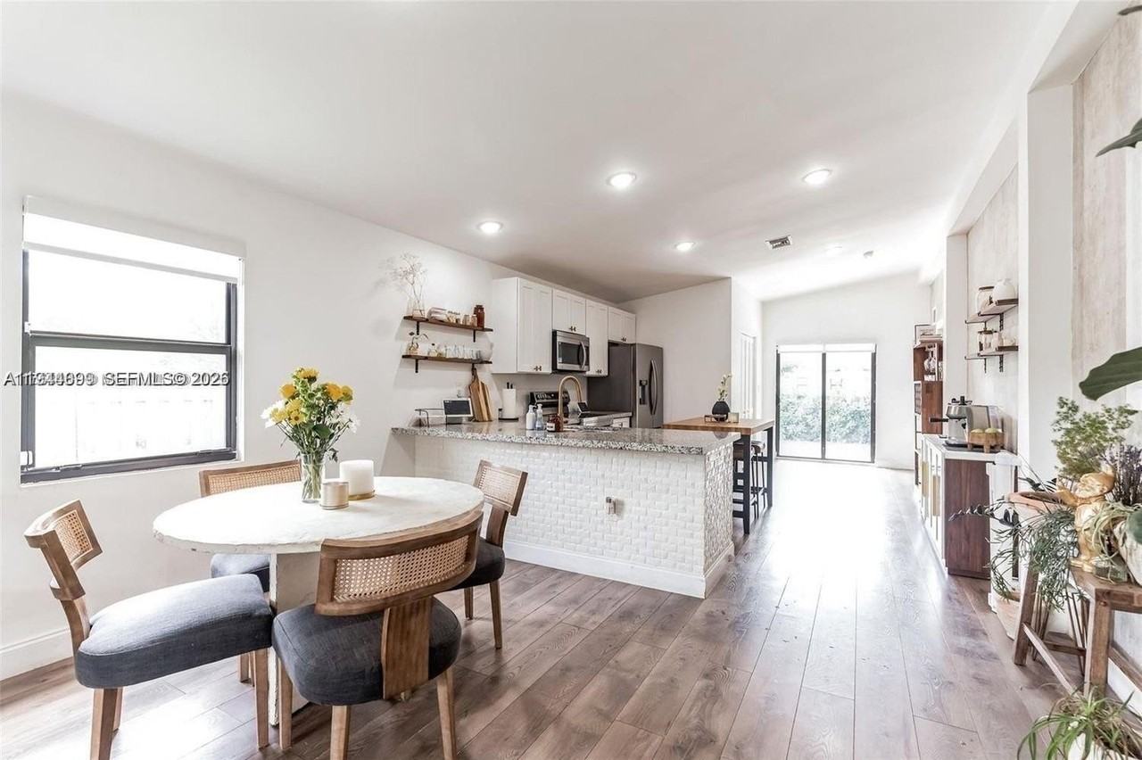 944 Nw 64th St - Photo 5 of 19