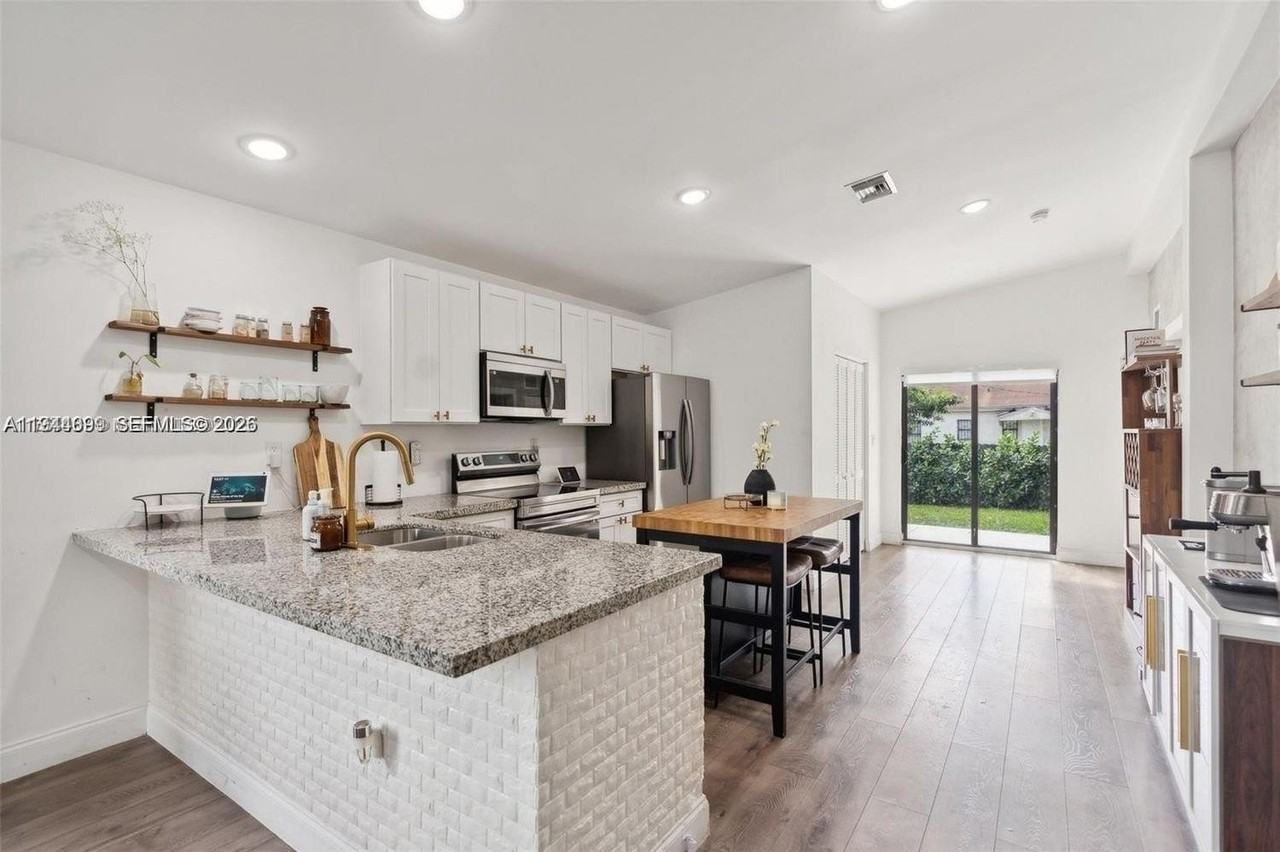 944 Nw 64th St - Photo 6 of 19