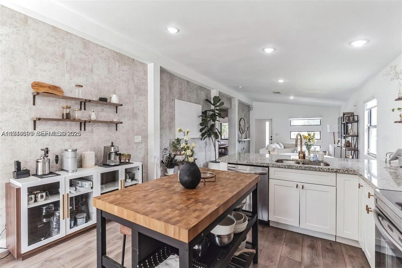 944 Nw 64th St - Photo 7 of 19