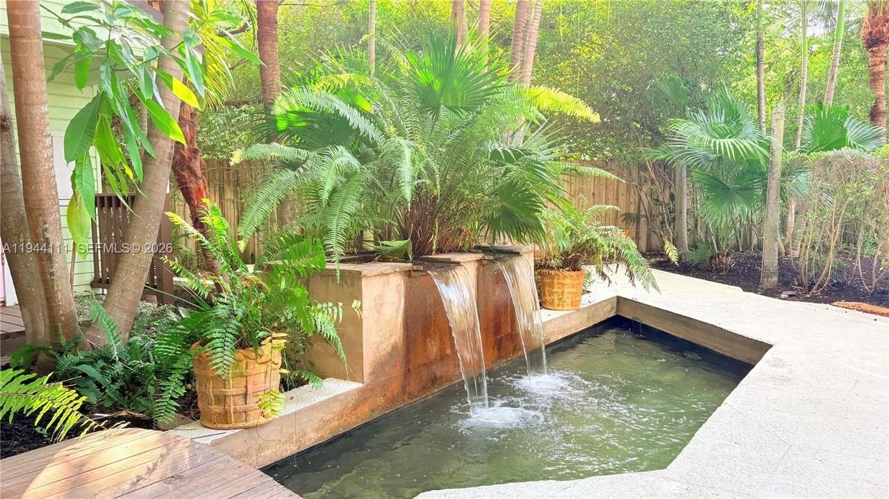 2301 S Miami Ave - Photo 3 of 50