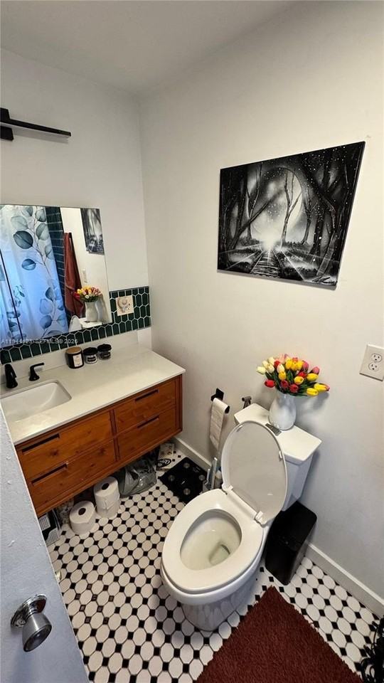 6238 Hayes St #1 - Photo 6 of 8