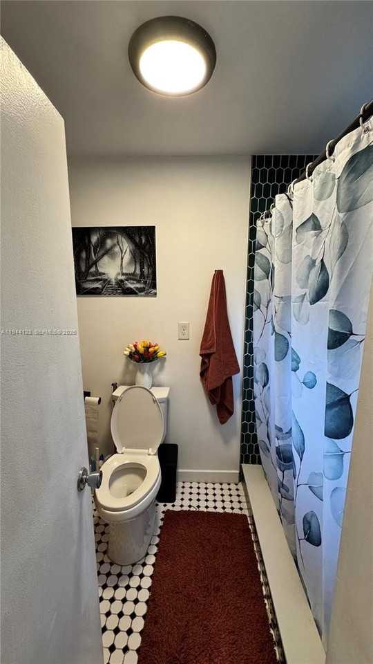 6238 Hayes St #1 - Photo 7 of 8