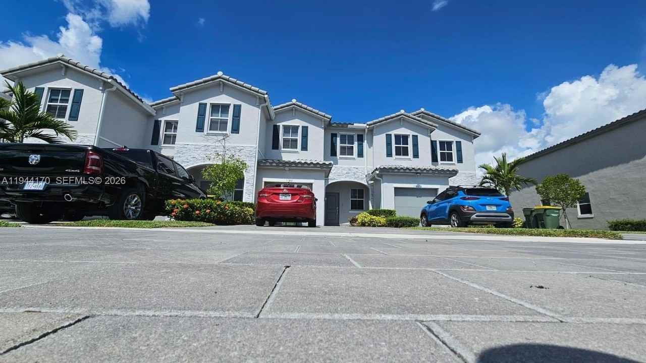 1146 Se 26th Ter #0 - Photo 2 of 42