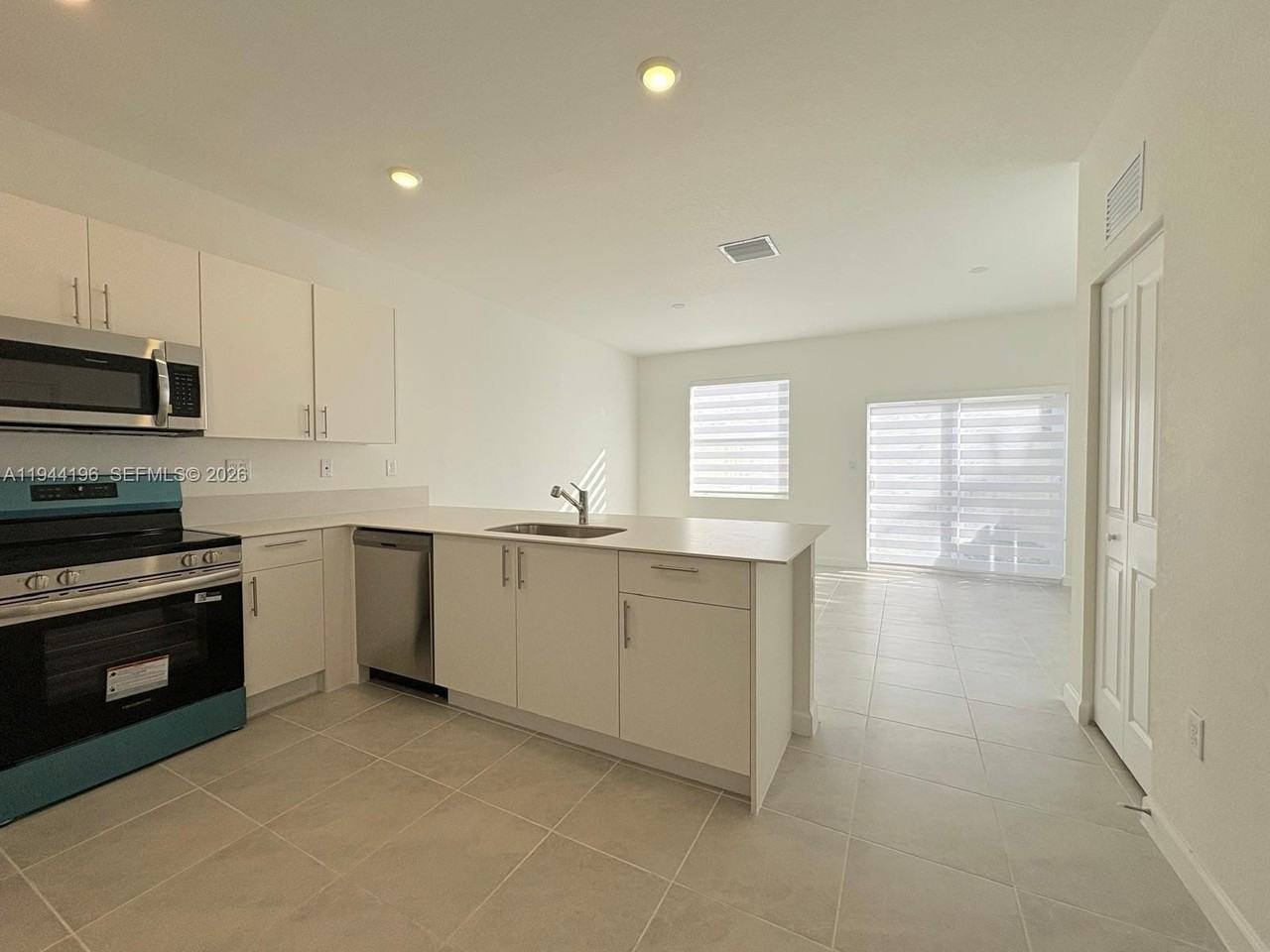 12168 Sw 268th Ln - Photo 7 of 36